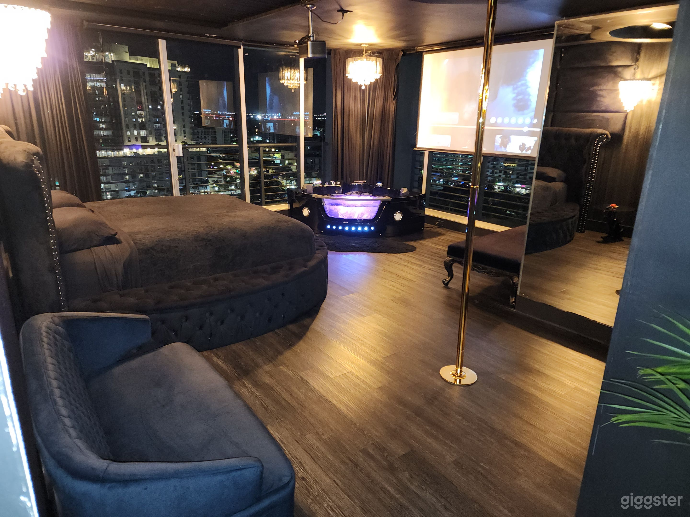 Luxury Penthouse with views Photo 1