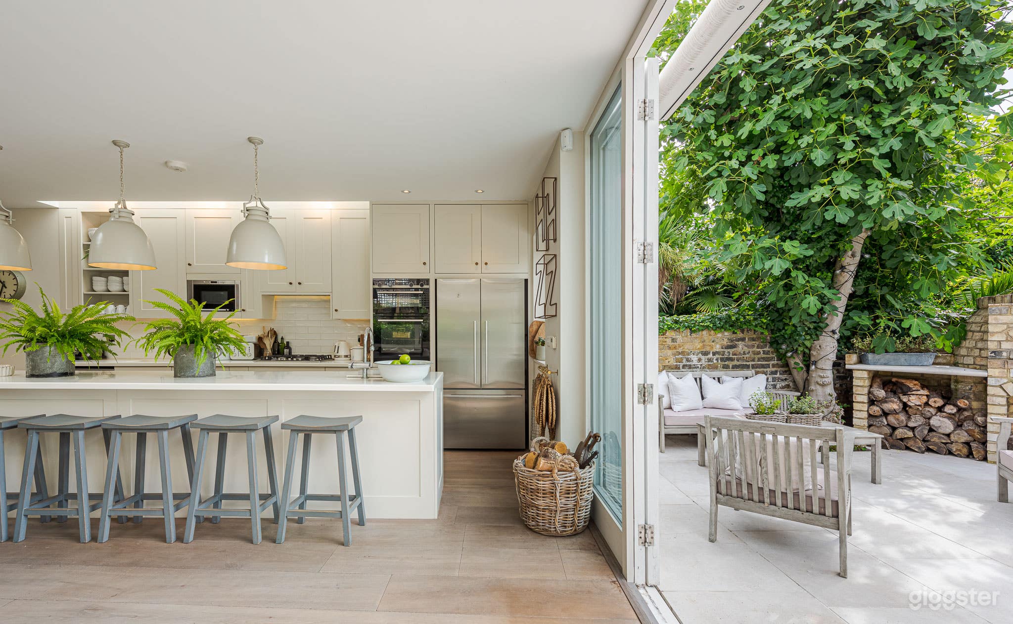 Larkhall Rise Home with Garden Pizza Oven Photo 1