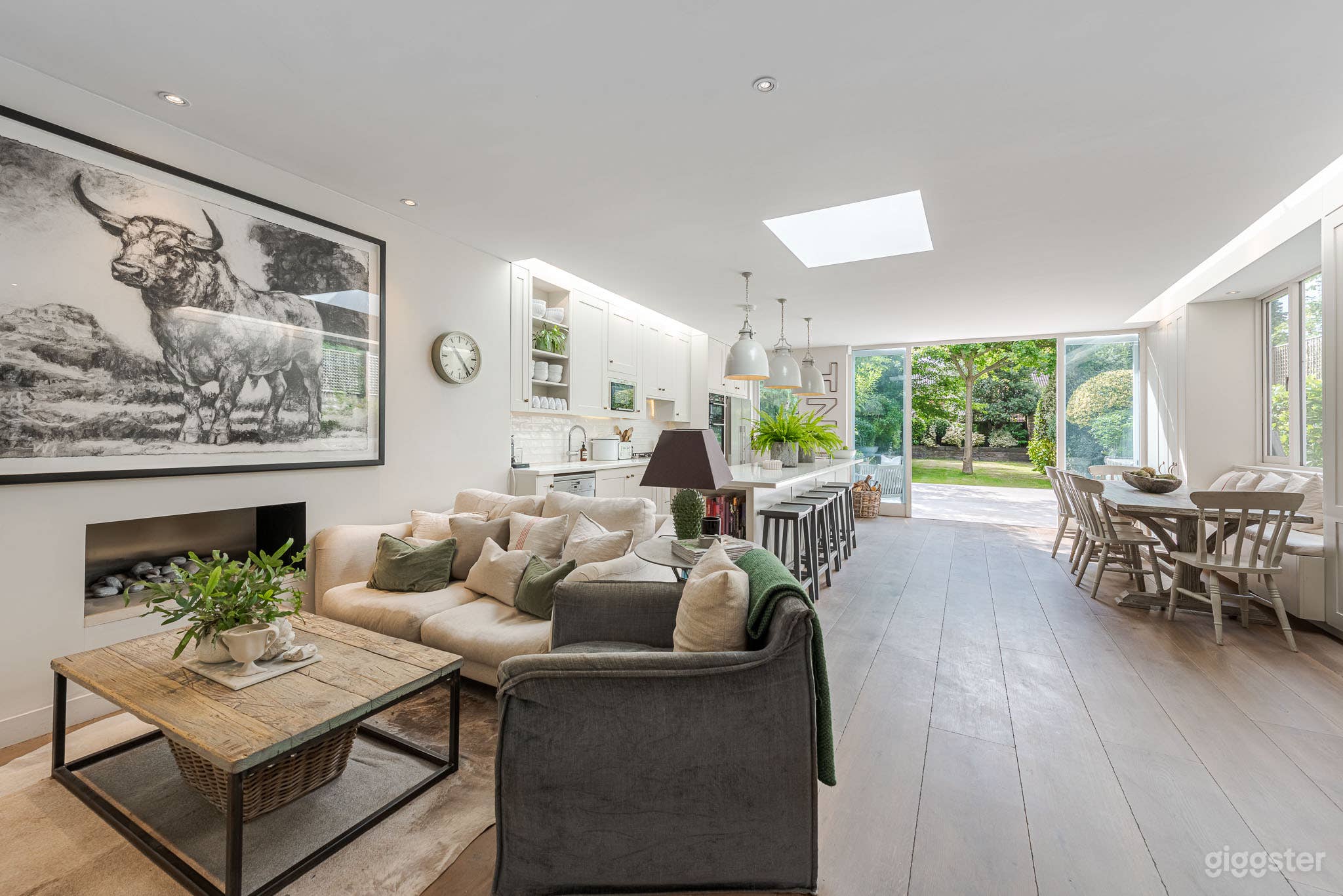 Larkhall Rise Home with Garden Pizza Oven Photo 3