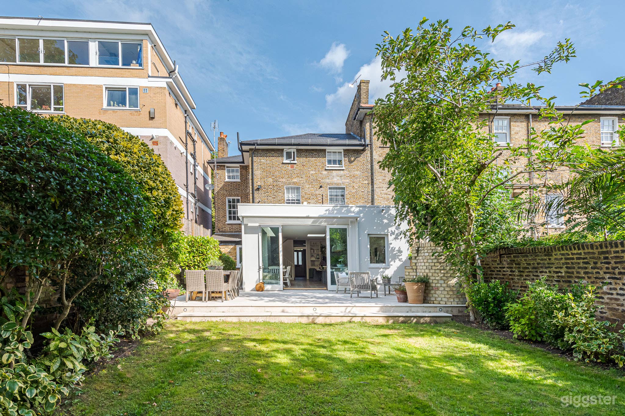 Larkhall Rise Home with Garden Pizza Oven Photo 4