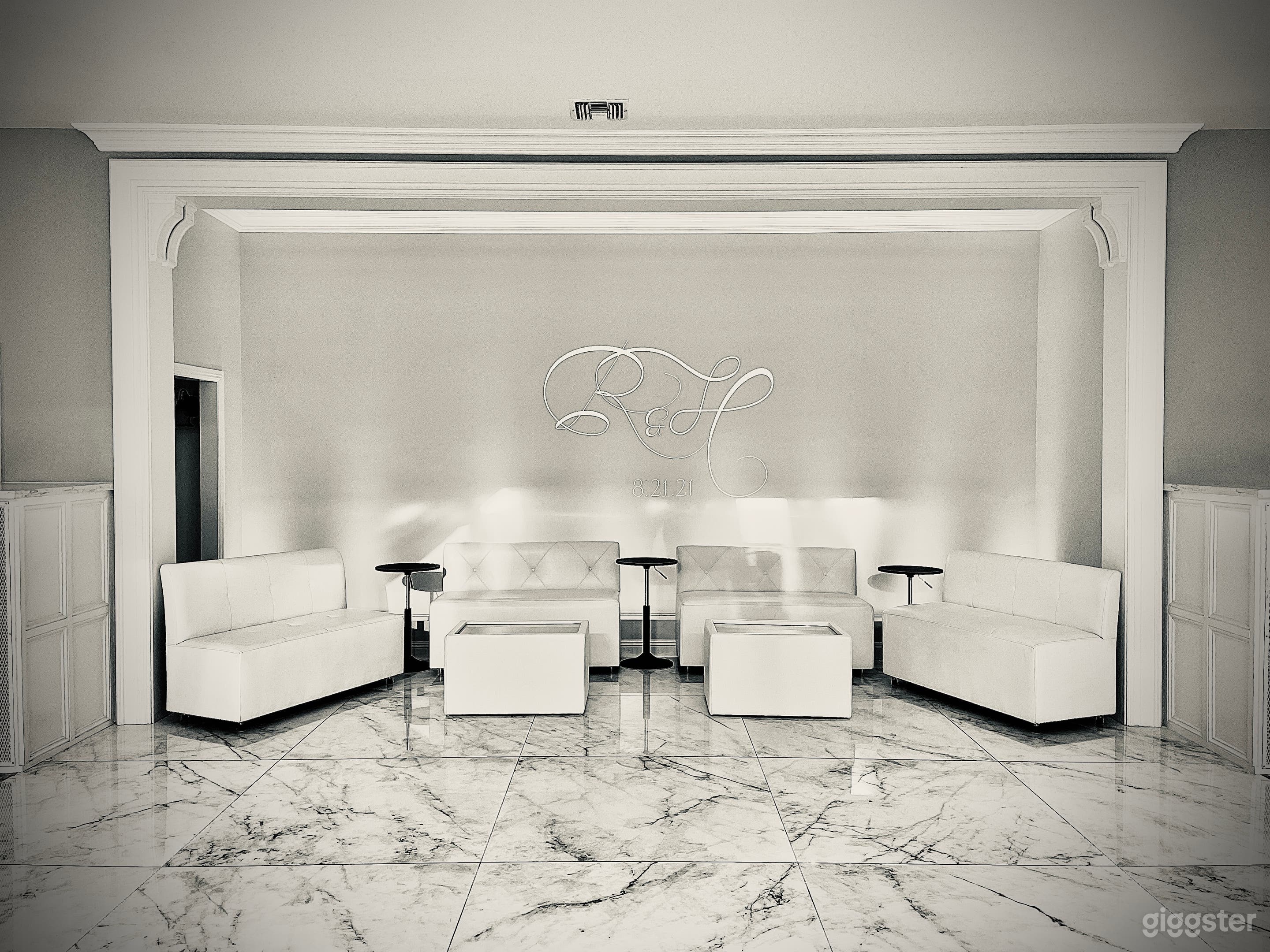 Center spotlight area with tall ceilings gives any picture a grandius appeal