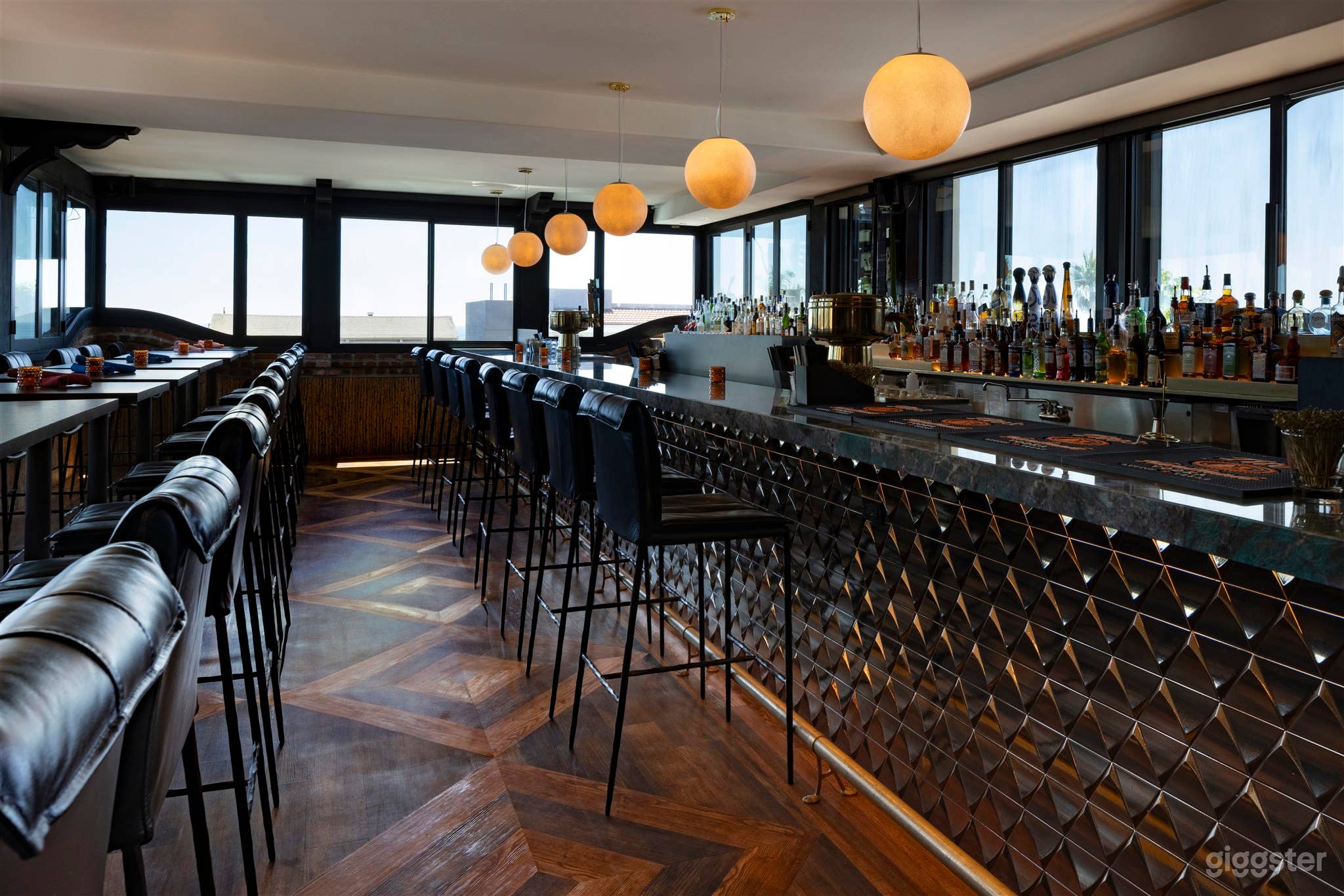 Dynamic and Stylish Location Photo 4