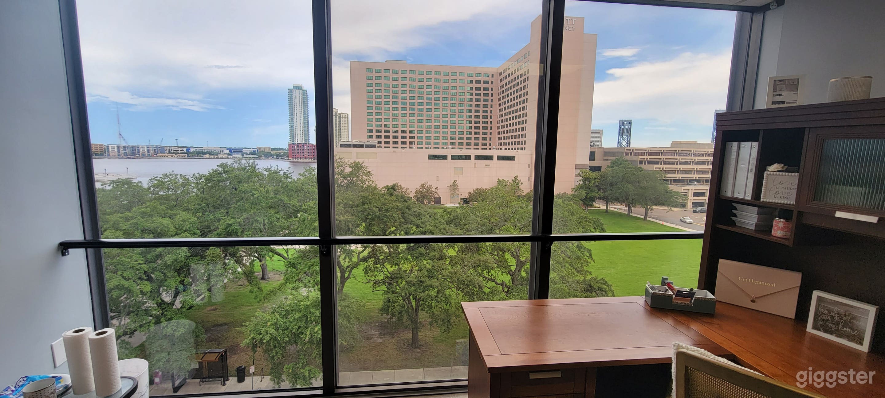 Downtown Studio in Jacksonville (Full Buyout) Photo 2