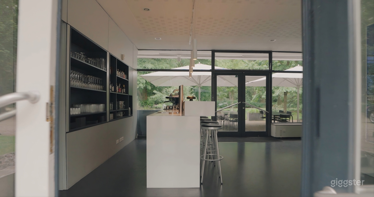  Helle Bar/Rezeption 