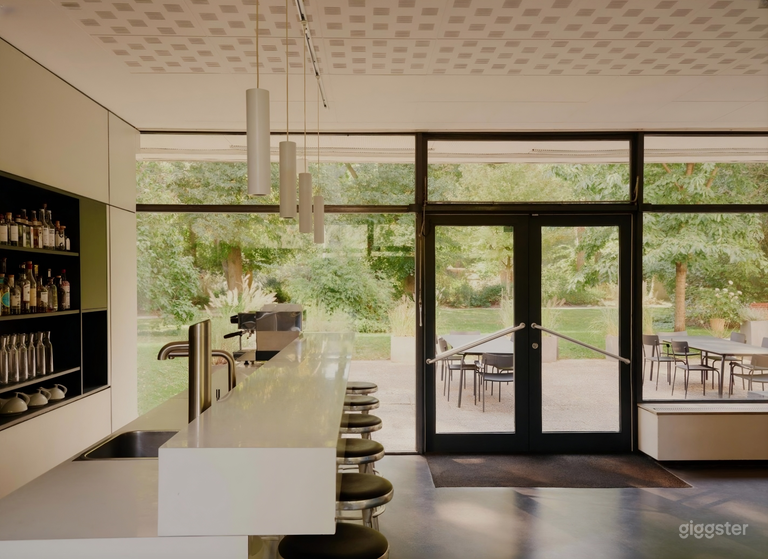  Helle Bar/Rezeption 