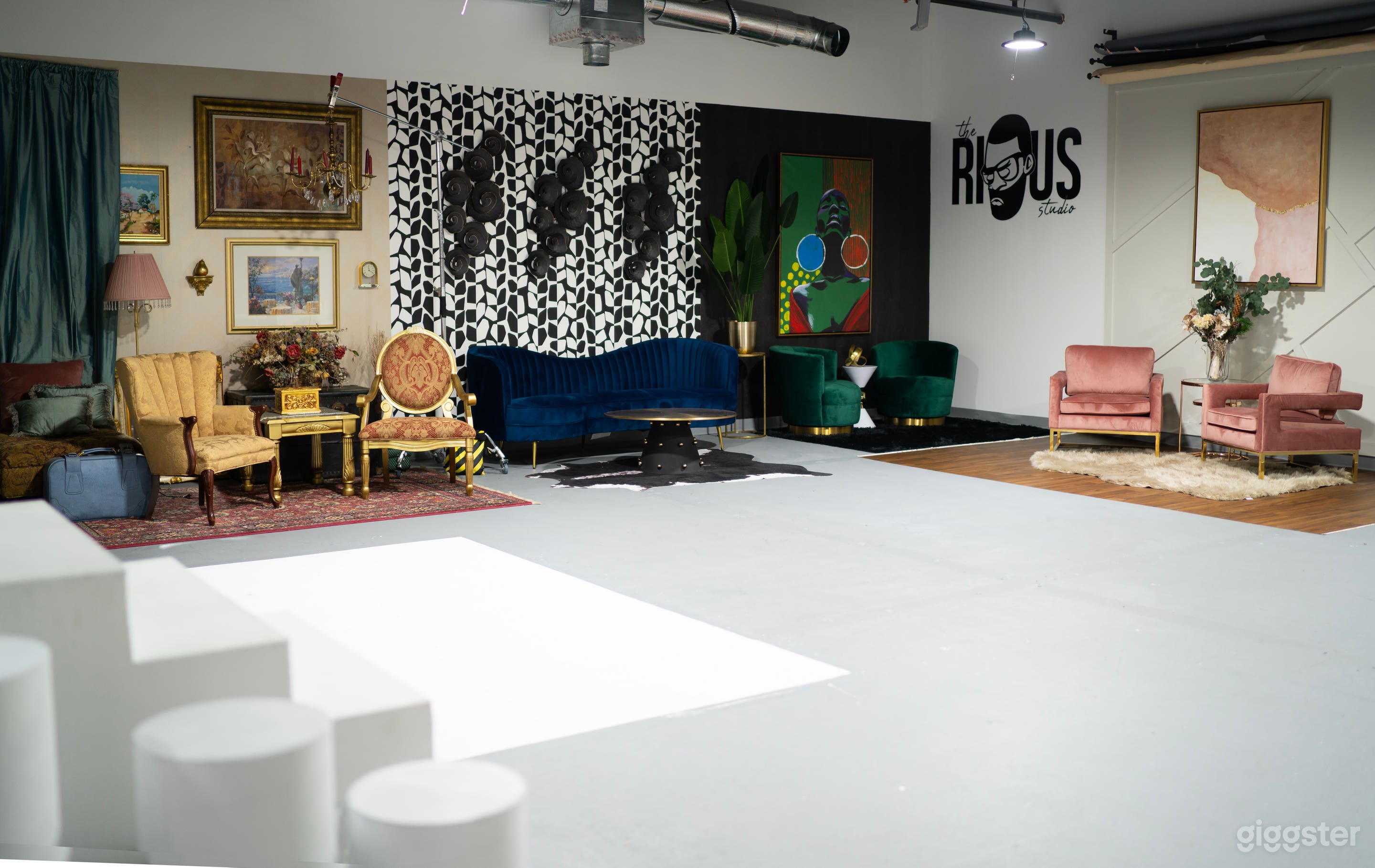 6 in 1 Modern Chic Photo/Film Studio Photo 1