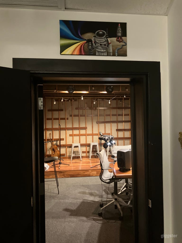  This is what space smells like. 