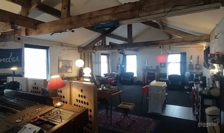  Warehouse Recording Studio 