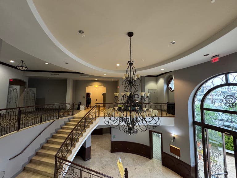  Luxury Restaurant & Banquet Hall in Glendale 