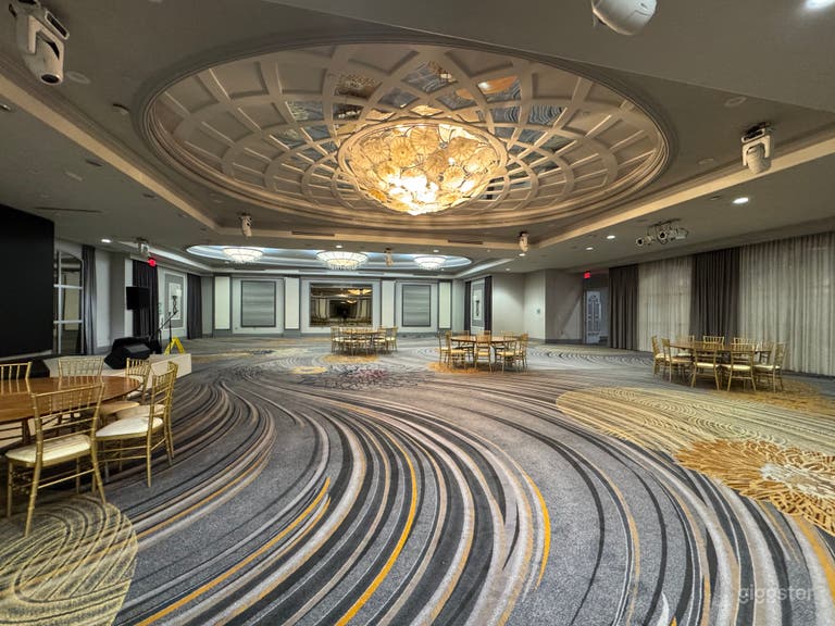  Luxury Restaurant & Banquet Hall in Glendale 