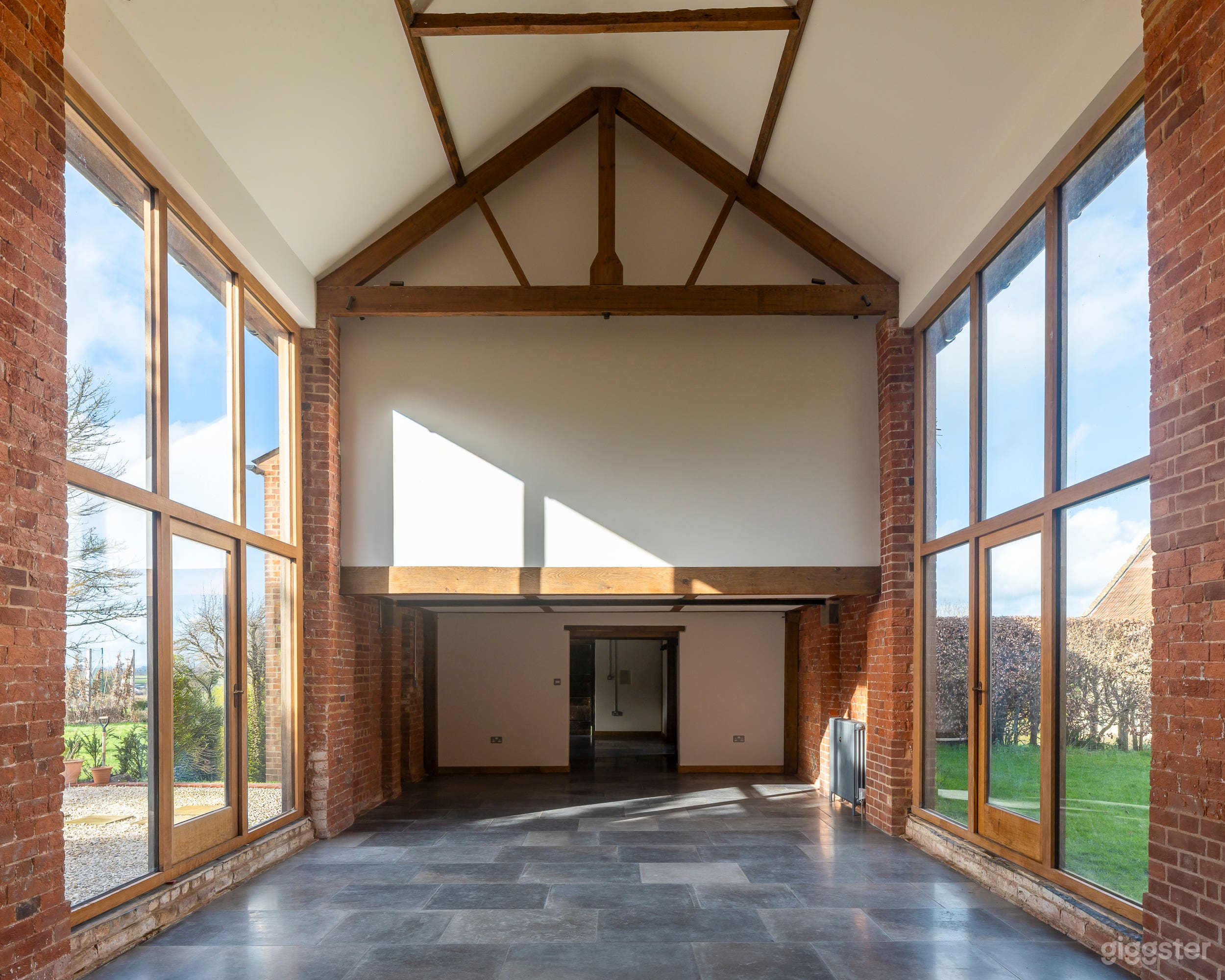 Contemporary barn conversion with floor-to-ceiling windows Photo 2