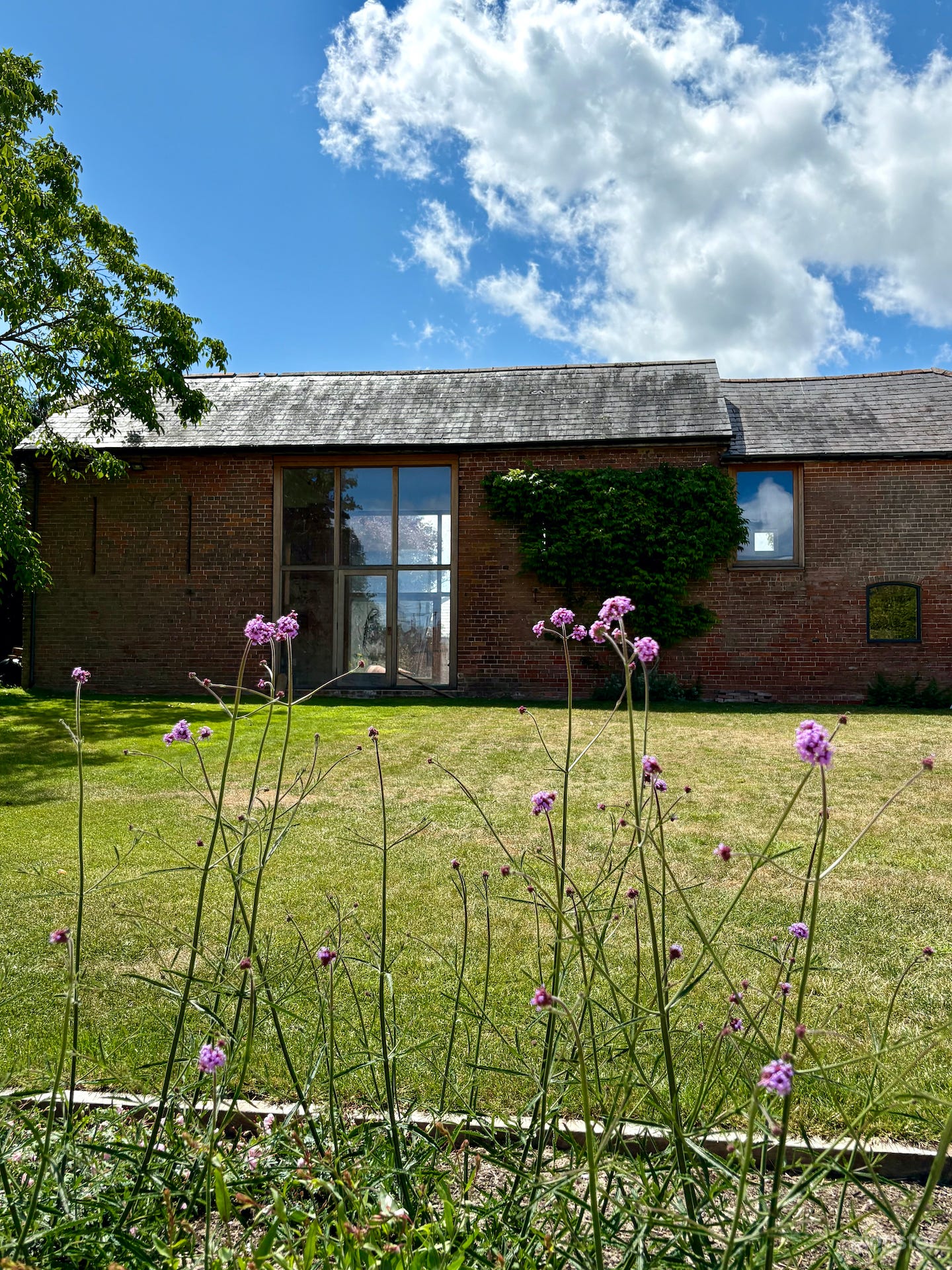 Contemporary barn conversion with floor-to-ceiling windows Photo 4