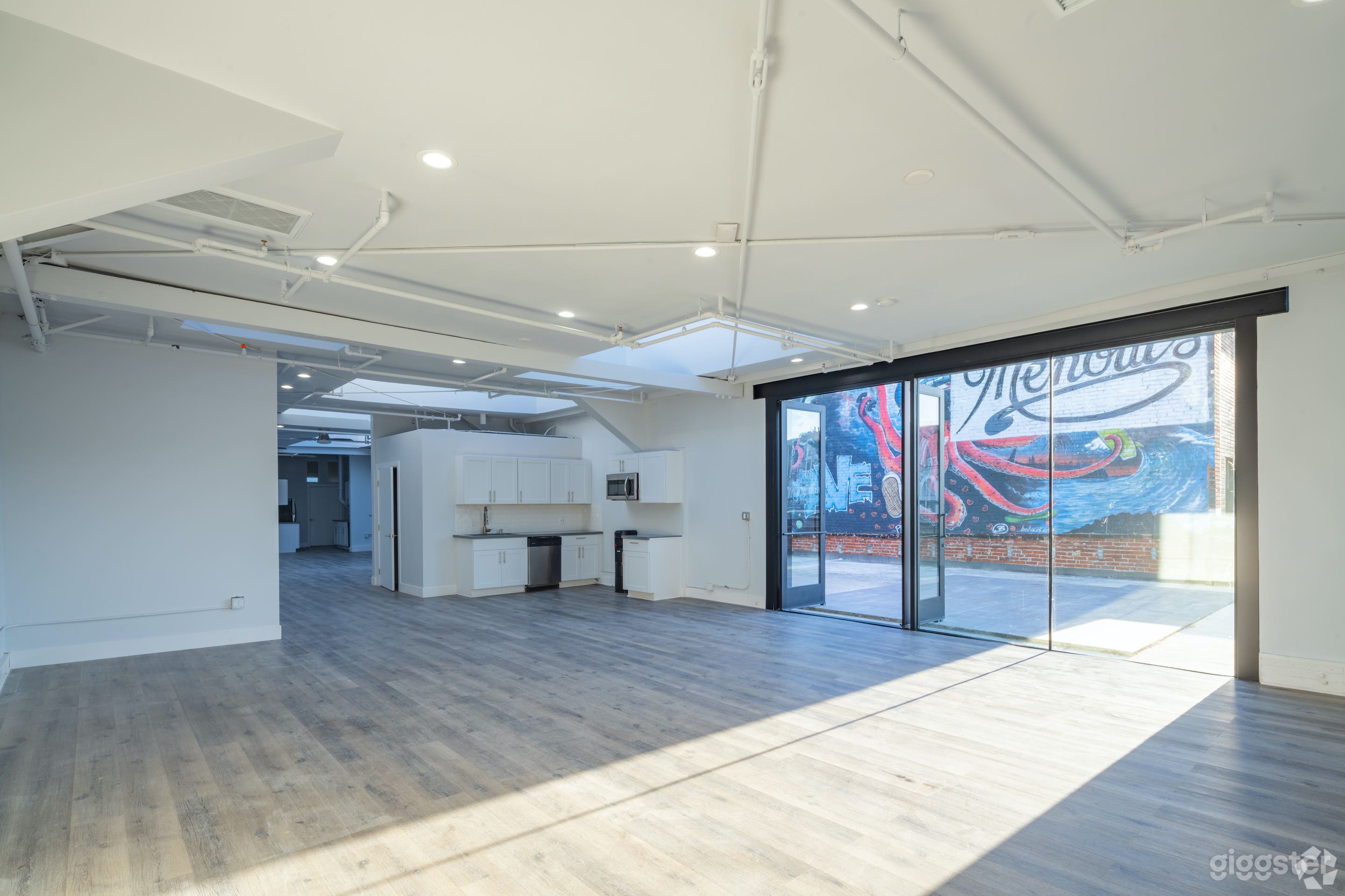 Meeting/Event Space &amp; Roof Deck with Ocean Views Photo 3