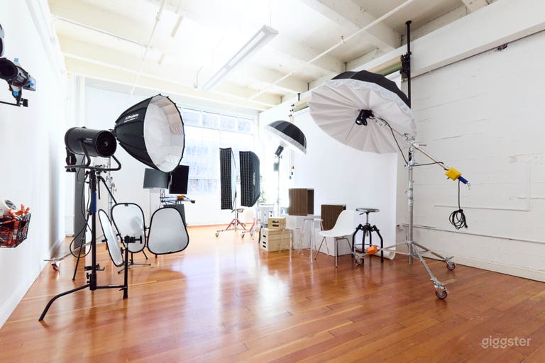  Luxury Downtown Seattle Photo Studio With Profoto Gear 