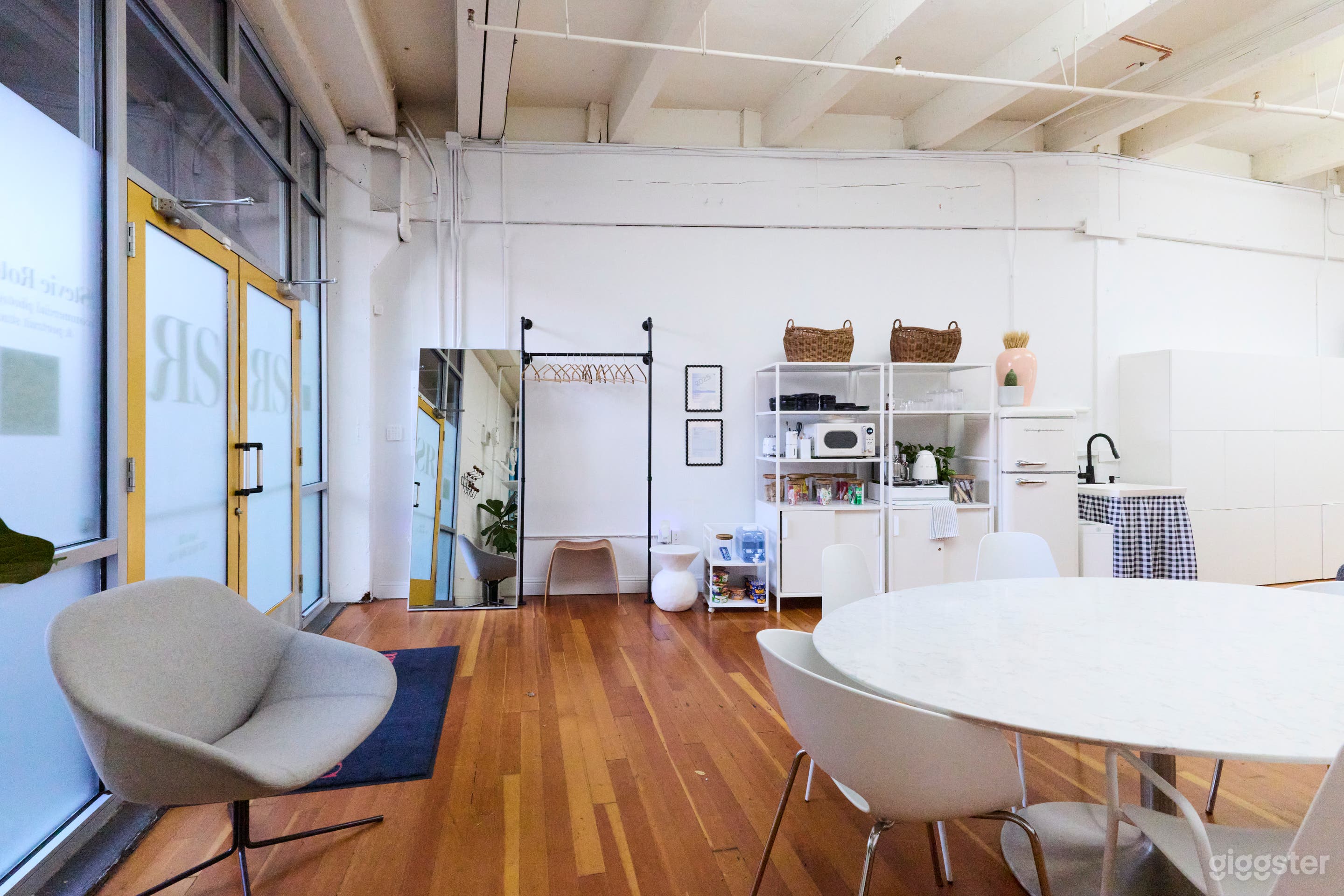 Luxury Downtown Seattle Photo Studio With Profoto Gear Photo 2