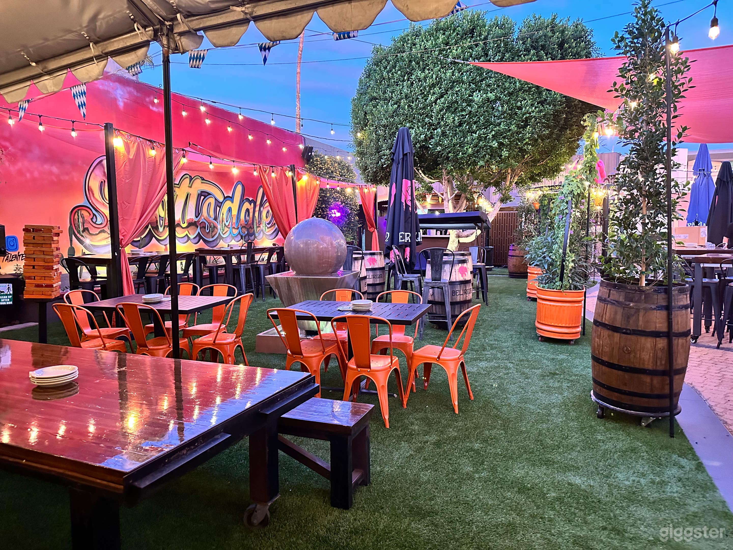 Casual European-Style Bier Garten Photo 3