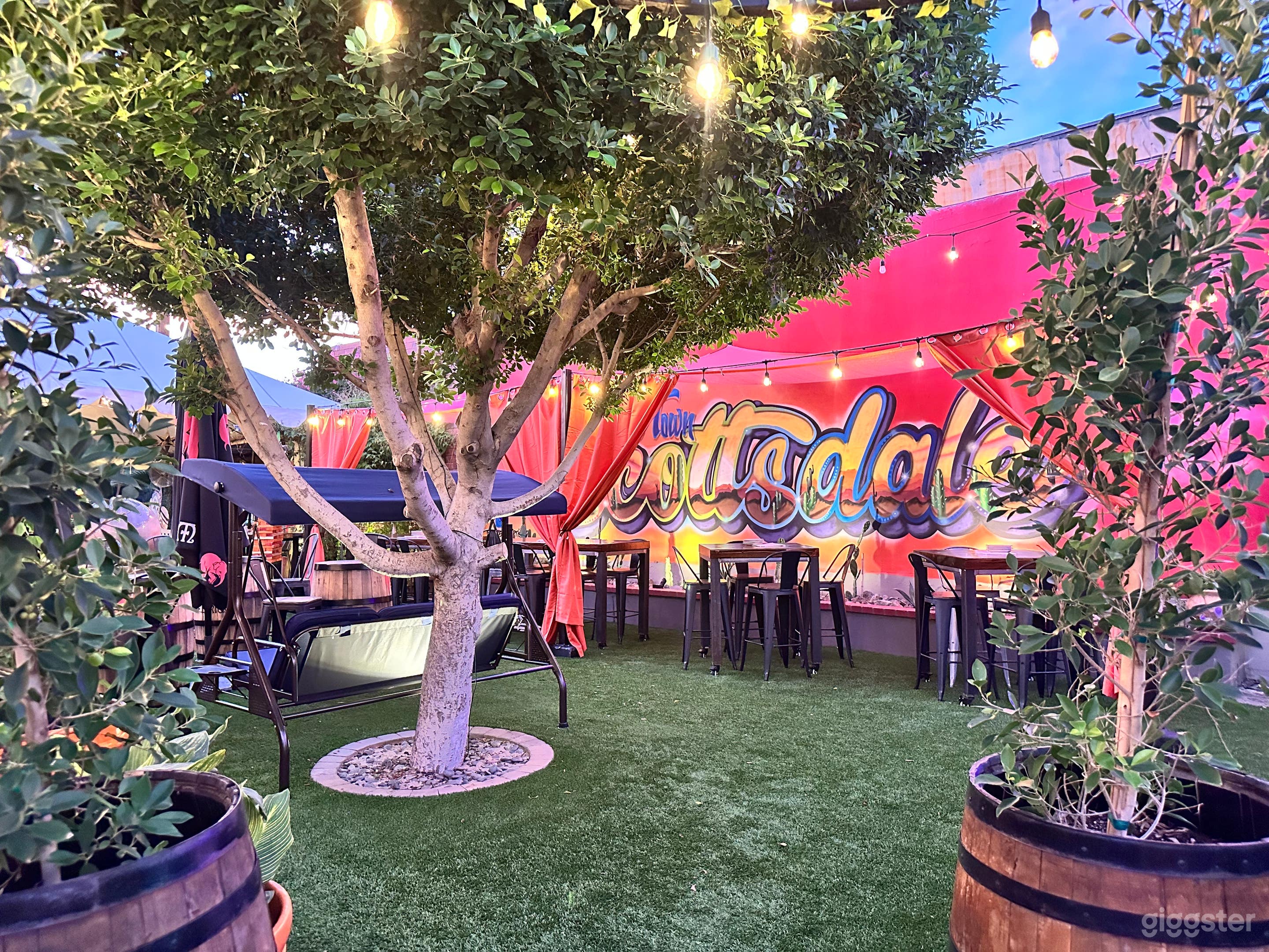 Casual European-Style Bier Garten Photo 1