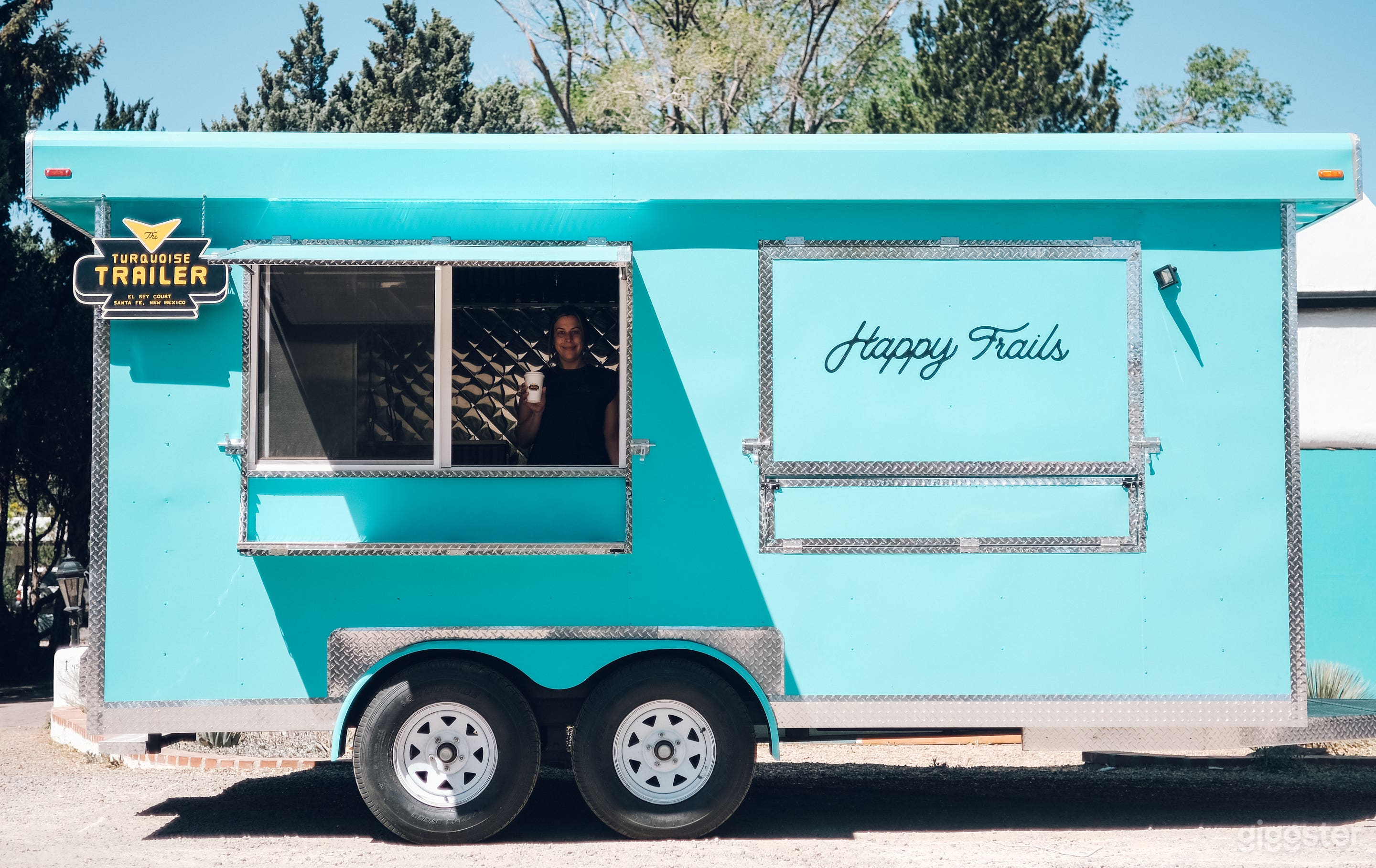 Turquoise Trailer is just outside of La Reina and serves up a warm welcome to the day, offering travel-friendly food for traveled, friendly people. Take your food to-go or sit down and stay awhile as you enjoy your meal in our beautiful courtyard or lobby.