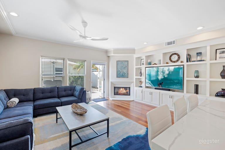  Family room/kitchen - open airy with natural light 