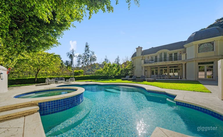   NEO-CLASSICAL LUXURY ESTATE: PERFECT/POOL 