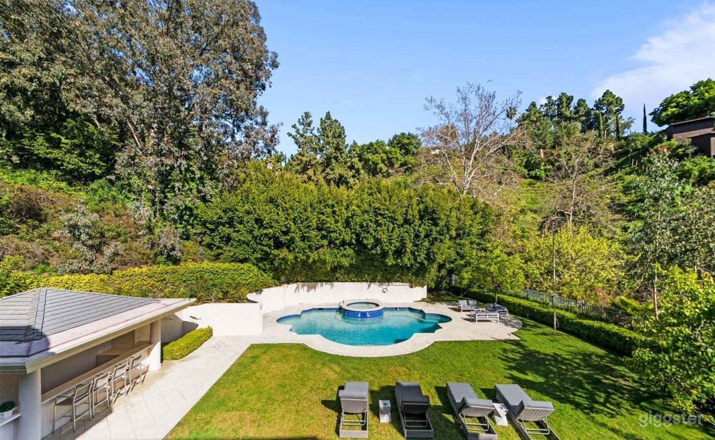  NEO-CLASSICAL LUXURY ESTATE: PERFECT/POOL Photo 2