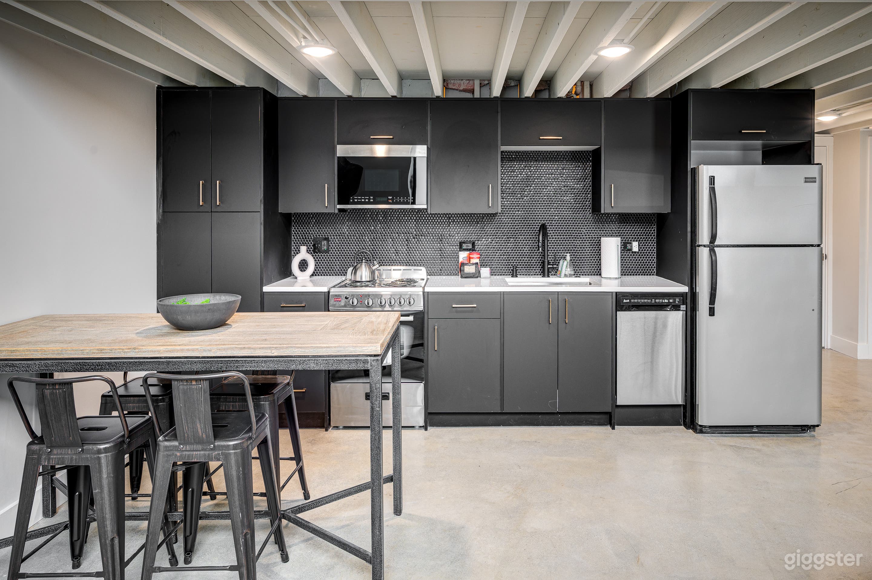 Spacious &amp; Modern Event Space with Sleeping Loft Photo 2