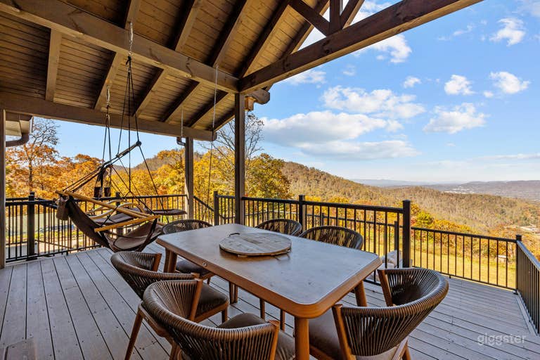  Secluded, Mountain Views, Spacious Yard perfect for Events 