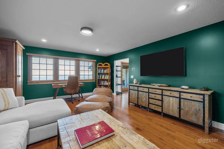  Secluded, Mountain Views, Spacious Yard perfect for Events 