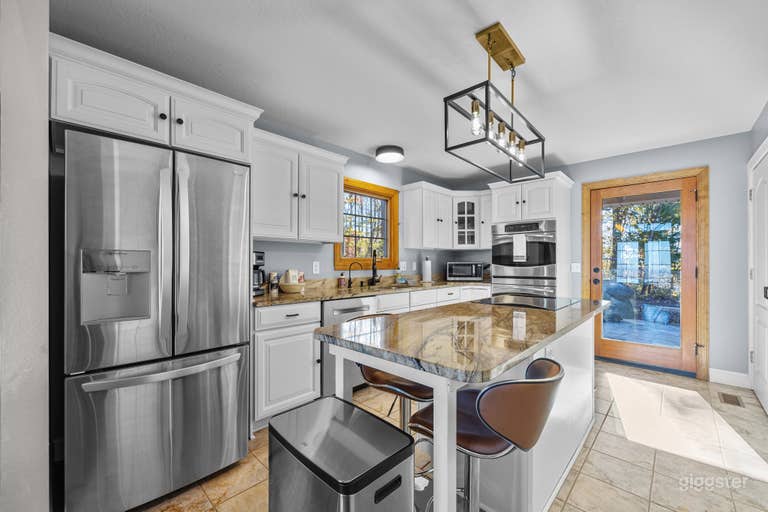  Secluded, Mountain Views, Spacious Yard perfect for Events 