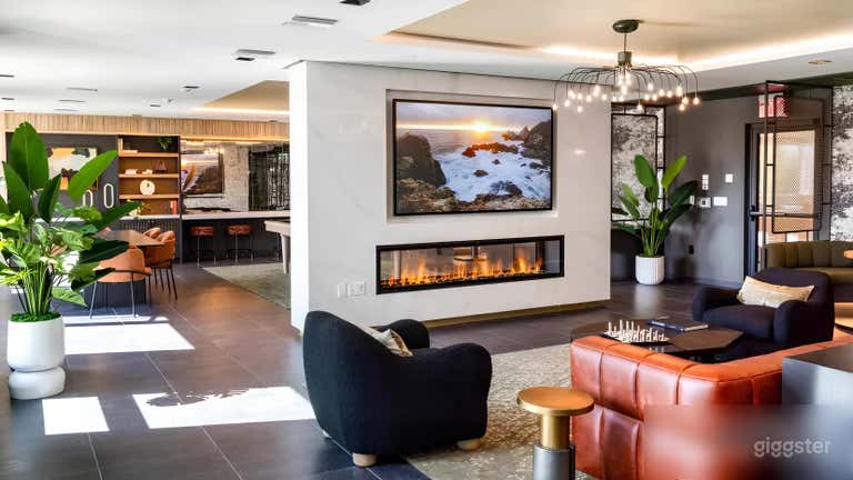  Espace événementiel lumineux et moderne avec table de billard et téléviseurs 