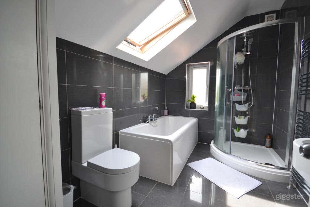 Family home in Borehamwood Photo 3