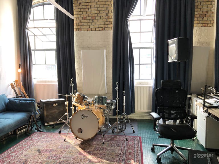  Rehearsal and Recording Studio in Industrial Workshops 