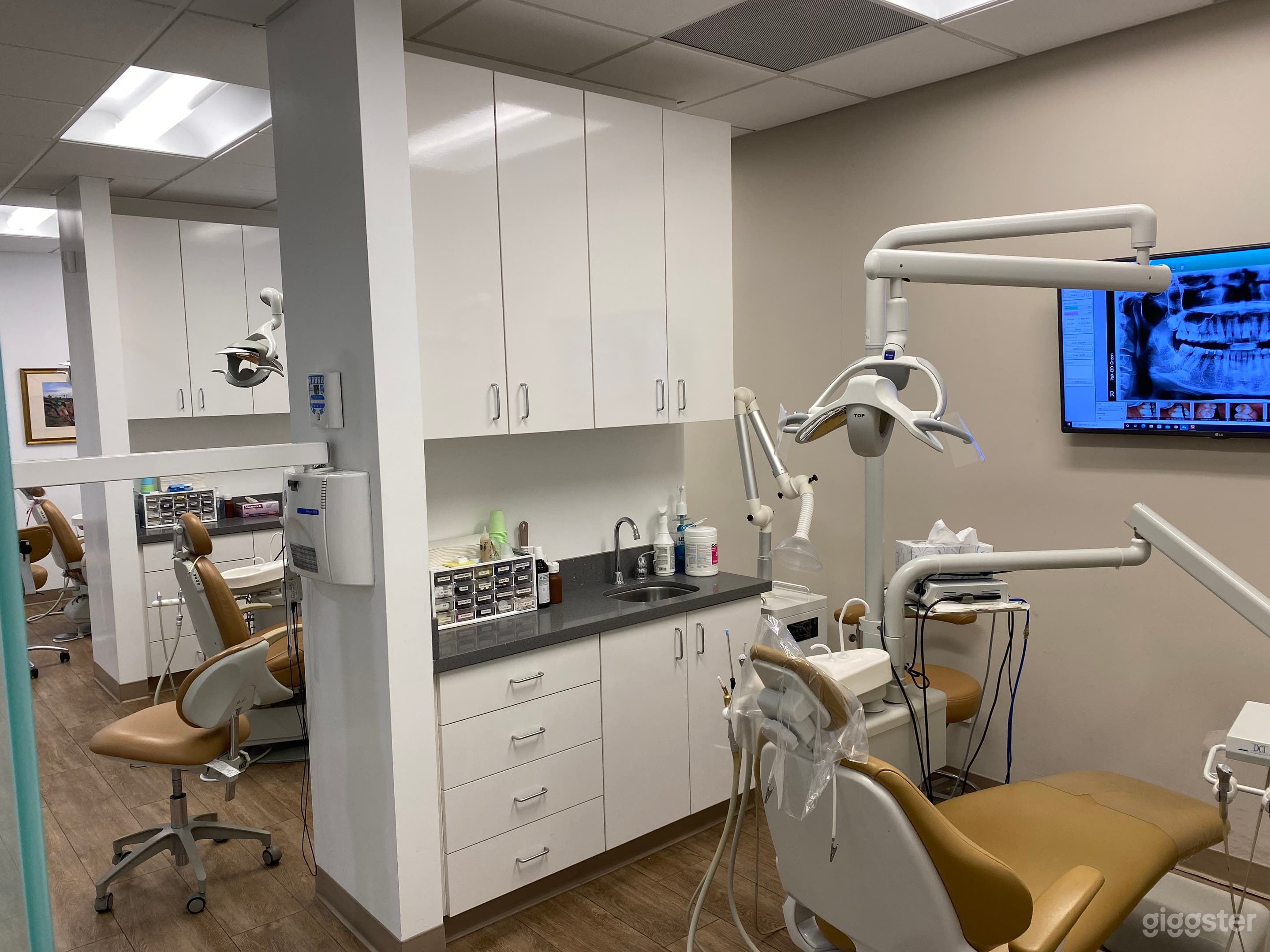 Modern and Sleek Dental Office  Photo 1