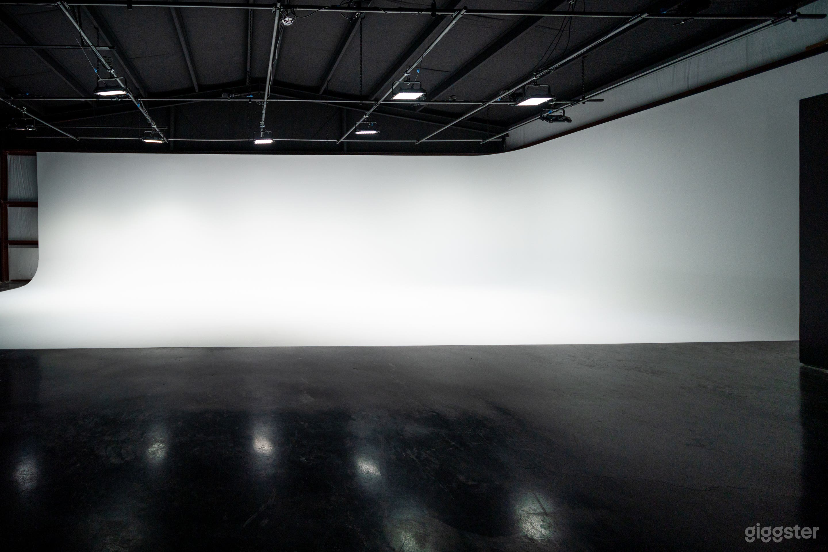 Creative Studio Space with Large Cyclorama Wall & Light Grid Photo 1