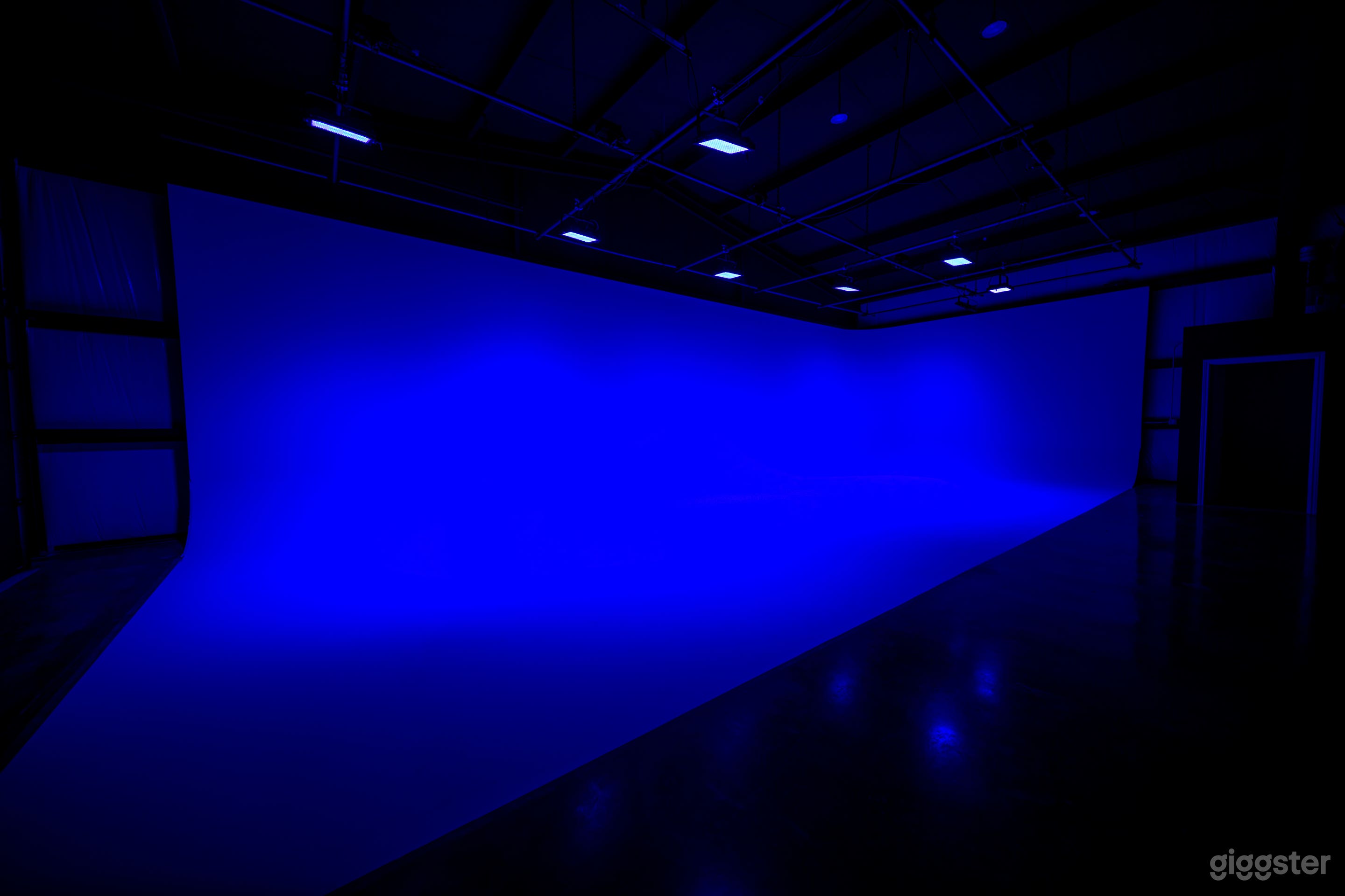 Creative Studio Space with Large Cyclorama Wall & Light Grid Photo 3