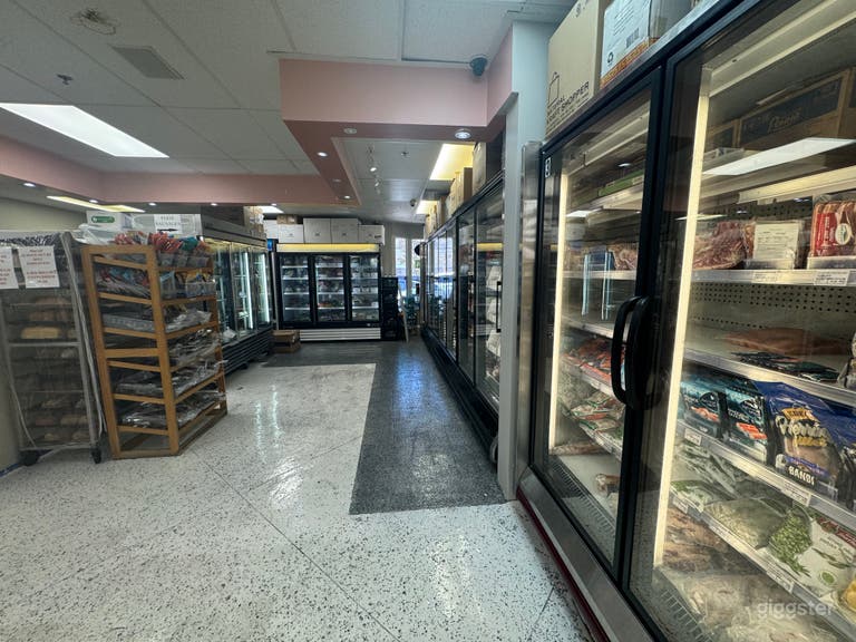  Huge supermarket in Encino 