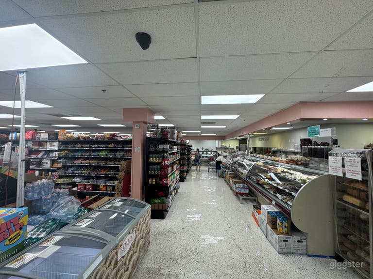  Huge supermarket in Encino 