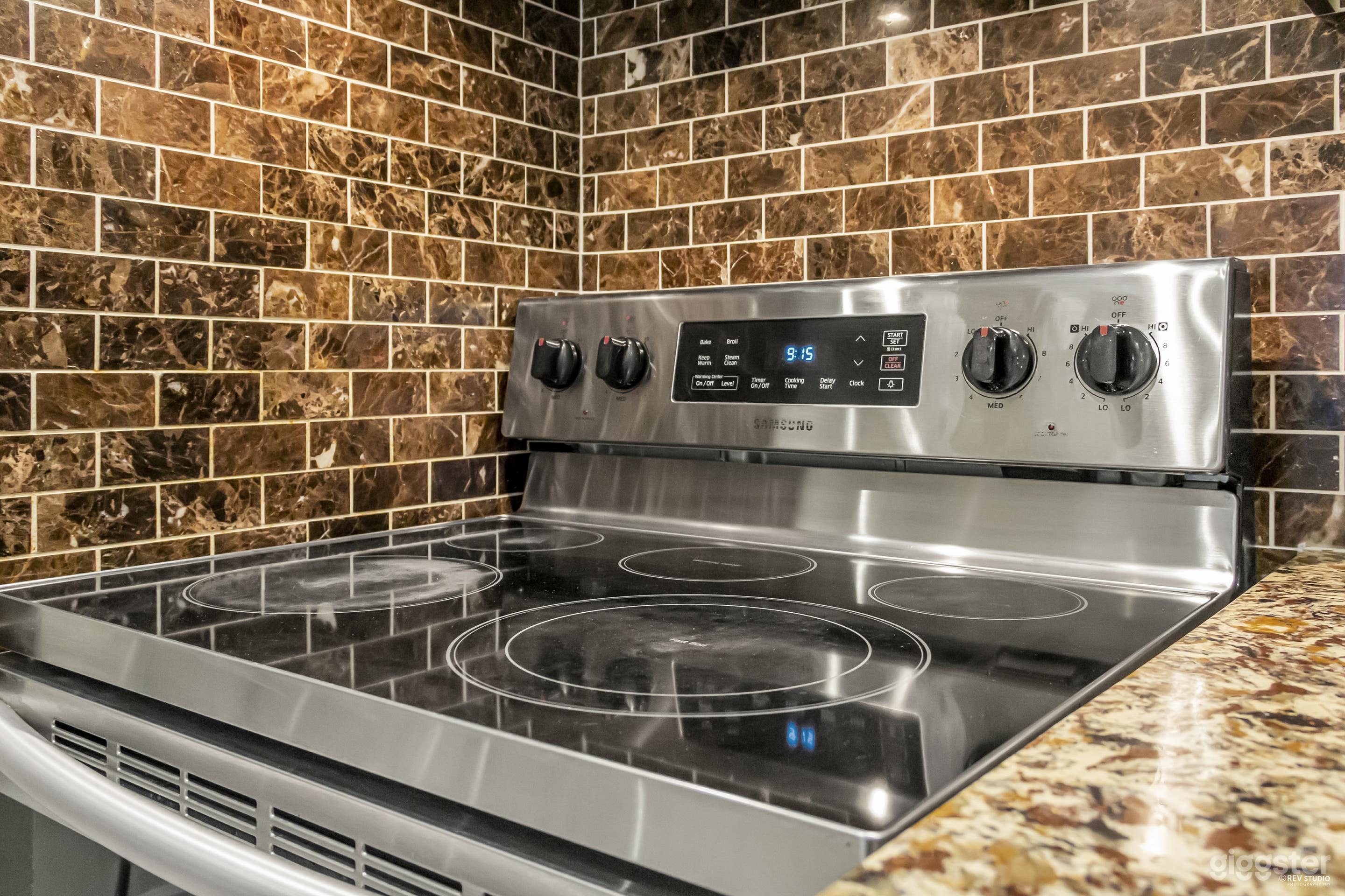 Luxury Single Level in North York Photo 3