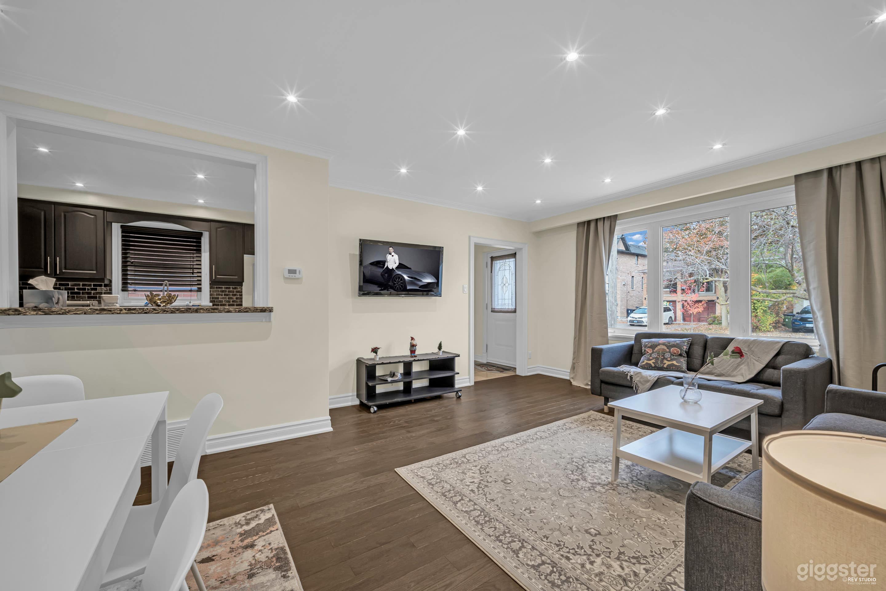 Luxury Single Level in North York Photo 1