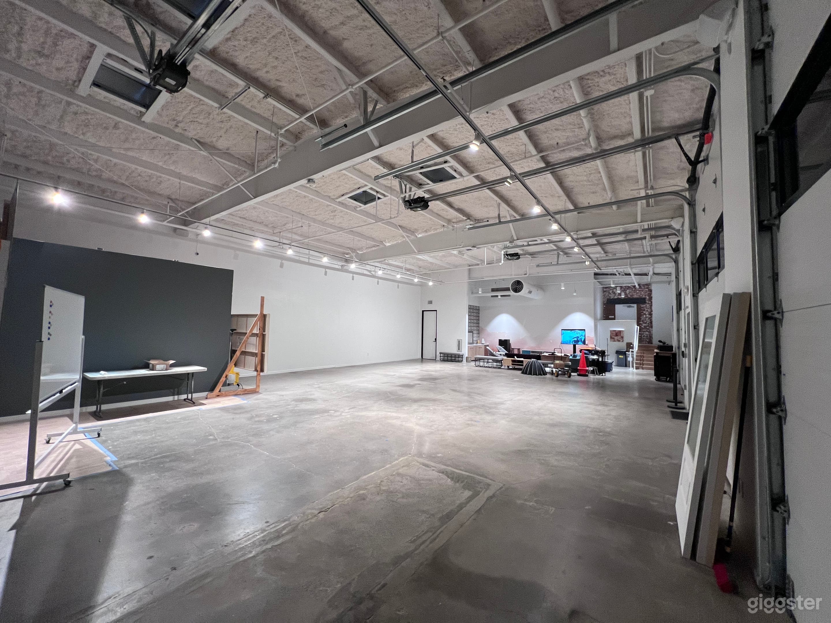 Adaptable Blank Canvas Studio for Video & Photo Photo 2