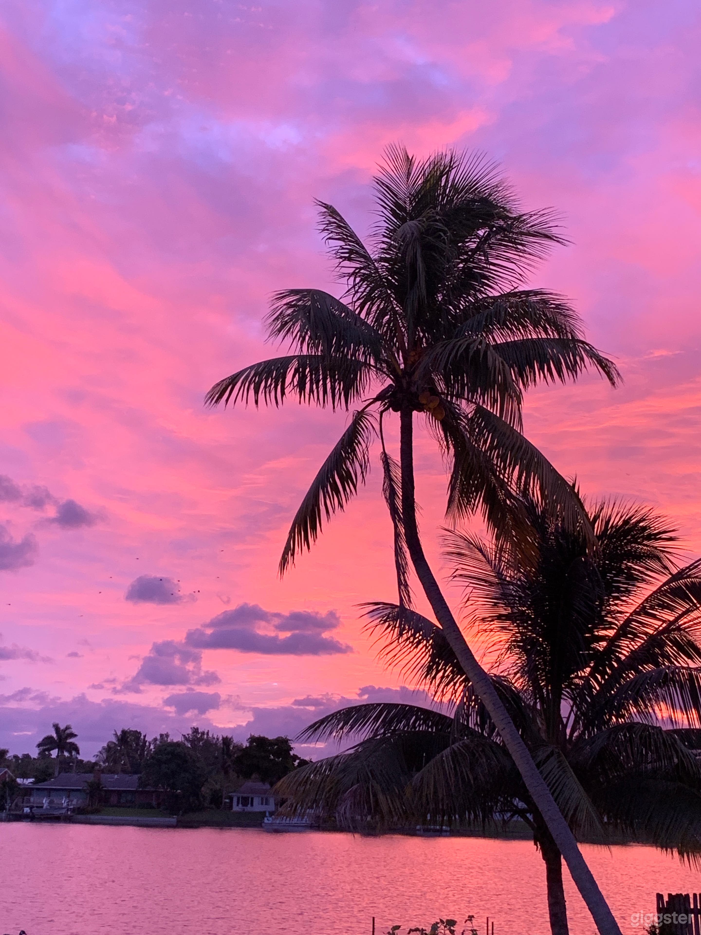 Modern Lake Home  Photo 2