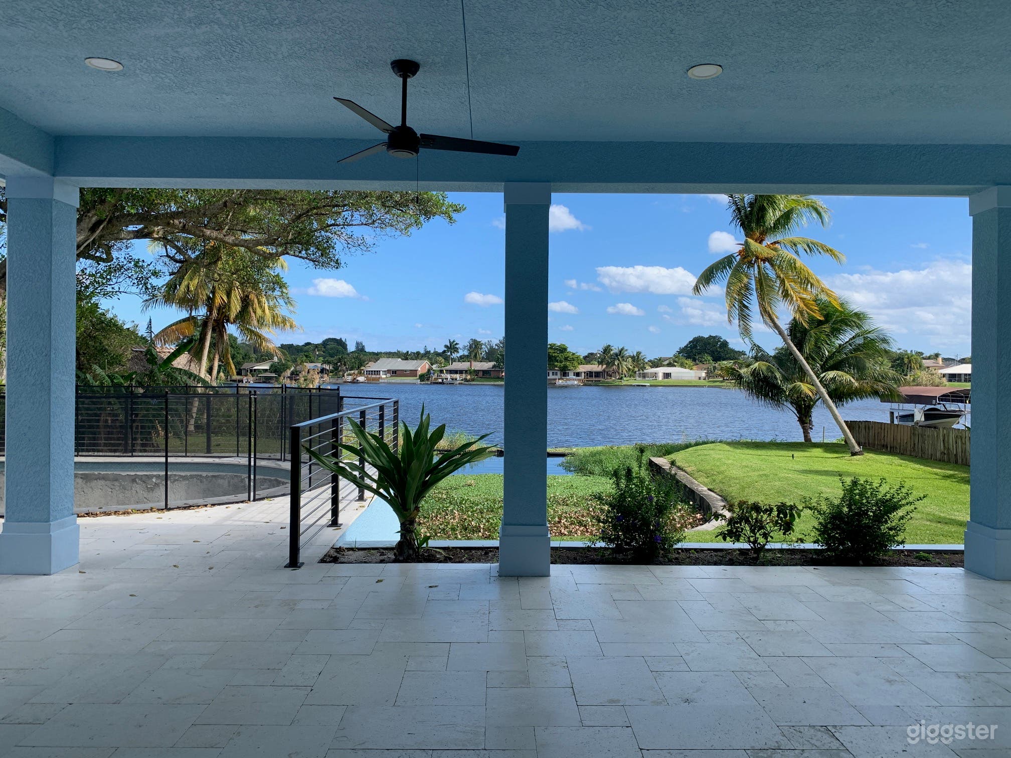 Modern Lake Home  Photo 4