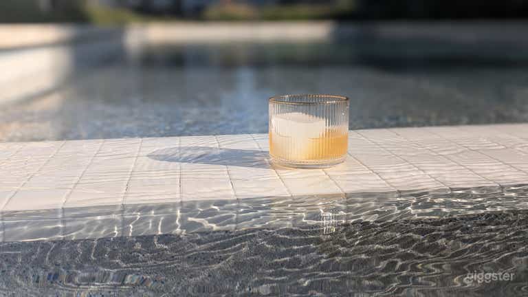  Cortile Moderno in Stile Resort Costiero con Piscina Mozzafiato 