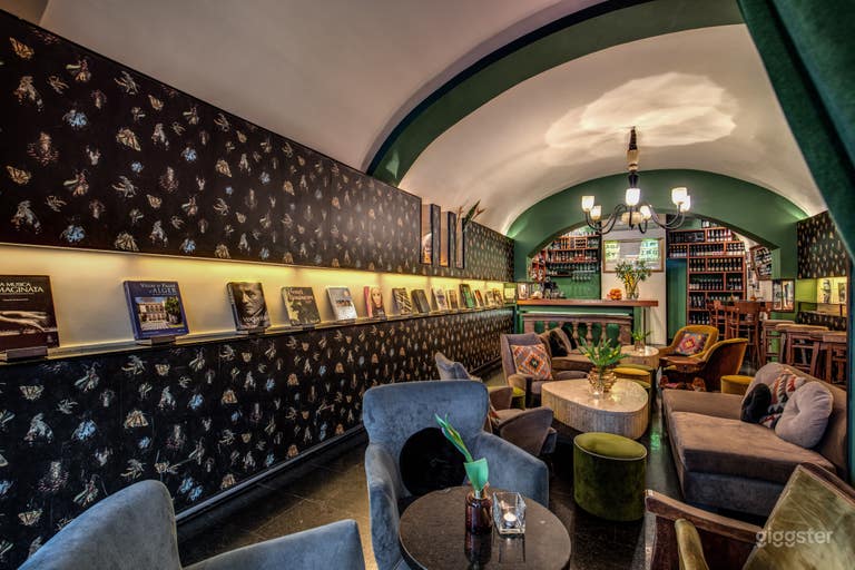  Cocktail Lounge in Stile Loft nella Piazza Storica di Roma 