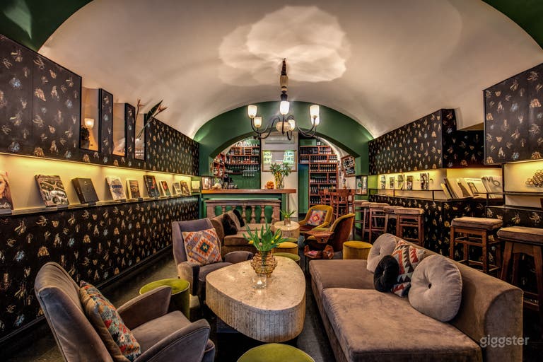  Cocktail Lounge in Stile Loft nella Piazza Storica di Roma 