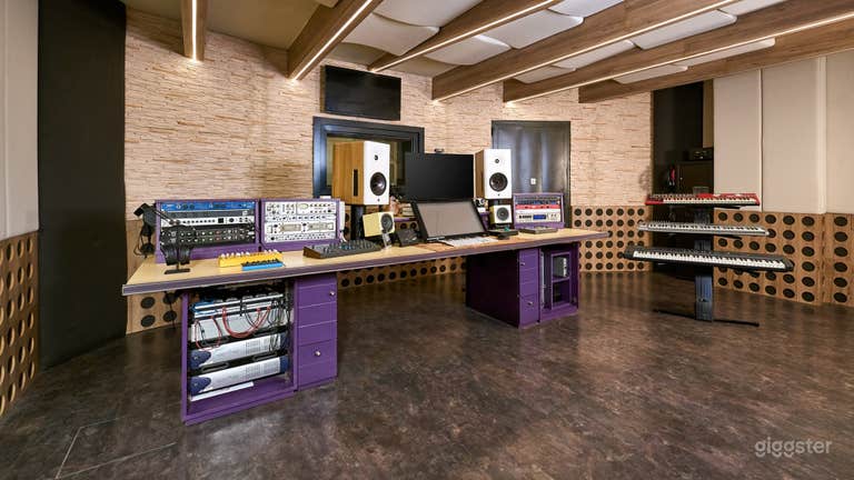  Creative recording and sound studio 