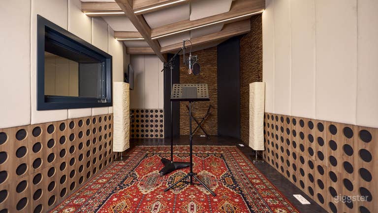  Creative recording and sound studio 