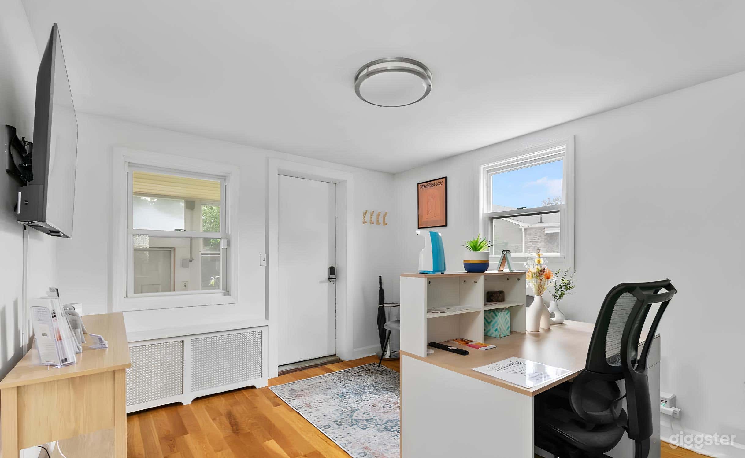 Modern Wellness & Therapy Room with Hi-Lo Table Photo 4