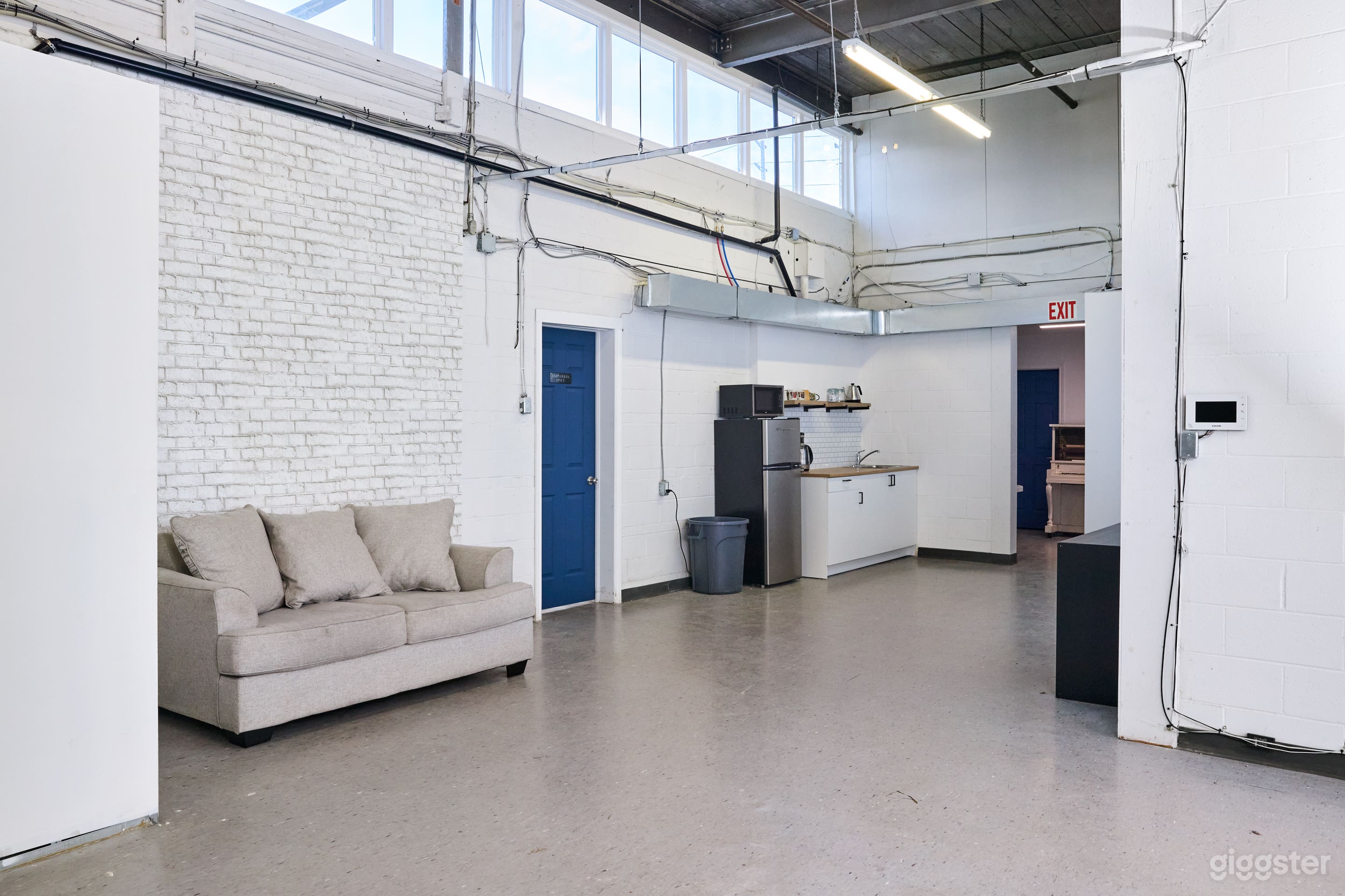 Studio space with camera-ready kitchen Photo 4