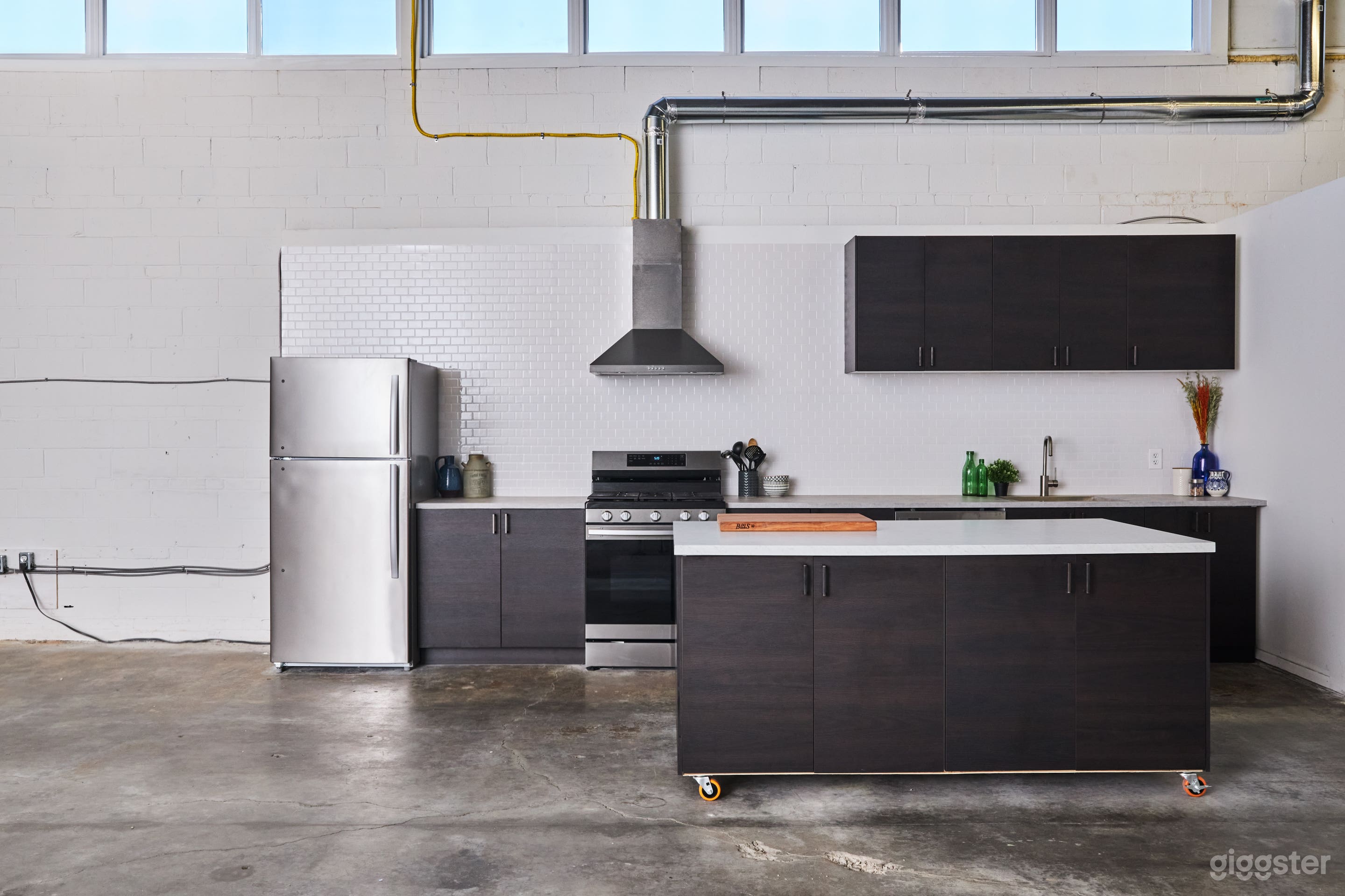 Studio space with camera-ready kitchen Photo 3